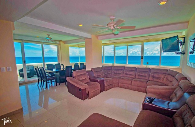 Penthouse Combo #31234: 16BR, Entire Penthouse level of the tower Sleeps 32-34