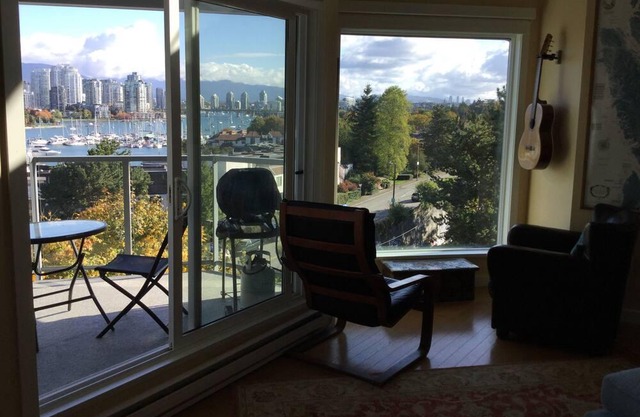 Penthouse condo with magnificent ocean, mountain, city views