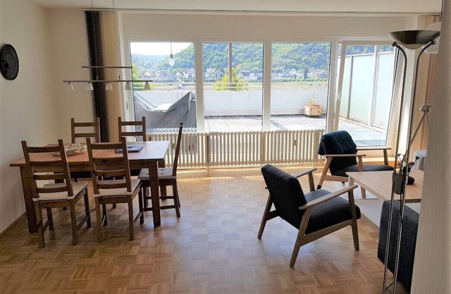 Ático justo en el Rin con una terraza en la azotea de 100m2 cerca de Eifel y Westerwald