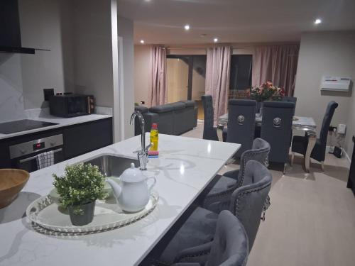 Penthouse, Free Parking BHX NEC 250 Deposit