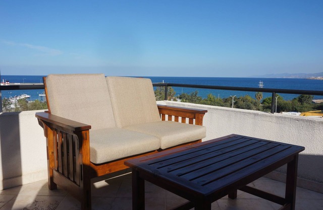Penthouse En la ciudad de Kyrenia, Gran terraza en la azotea, vistas al mar, piscina