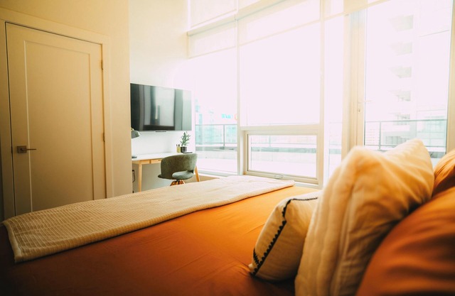 *Penthouse* - Luxe Stay with Views - Free Parking