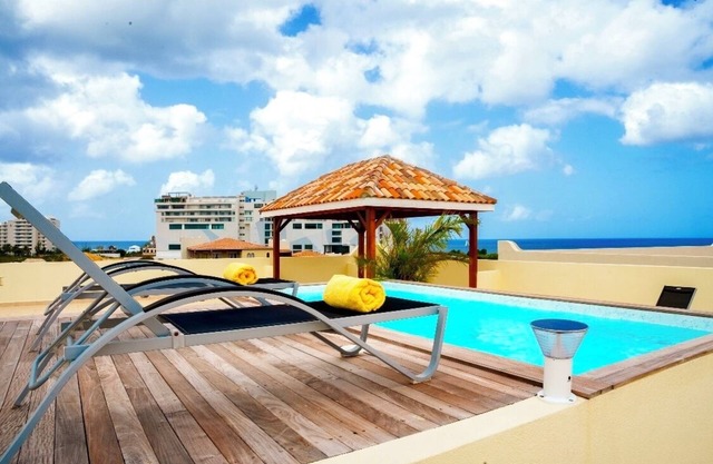 Penthouse of 200m2 with private pool