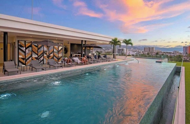 Penthouse, Terraza Panóramica, Alberca y Vistas!
