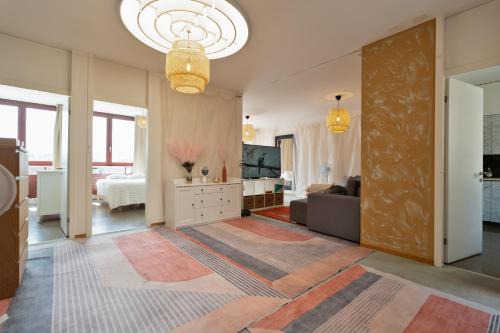 Penthouse Rooftop Loft, 190sq, Panorama Terrace, 1min to Main Station- 5min to City