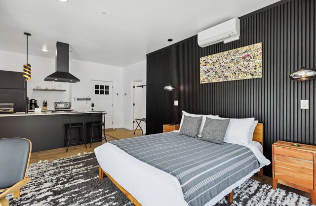 Penthouse studio suite, downtown White Salmon, suite 15