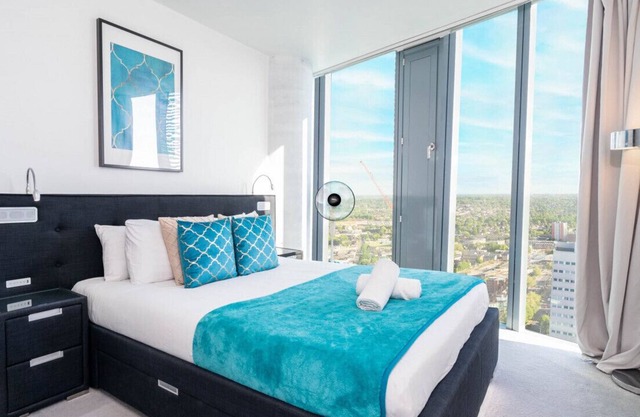 Penthouse Style City Centre Apartment - Skyline Views