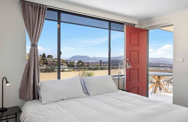Penthouse Style Pad Breathtaking Panoramic Views