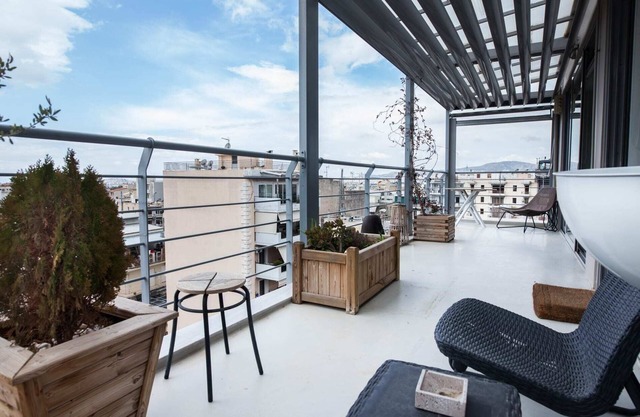 Penthouse w 360 View of Athens and Gym