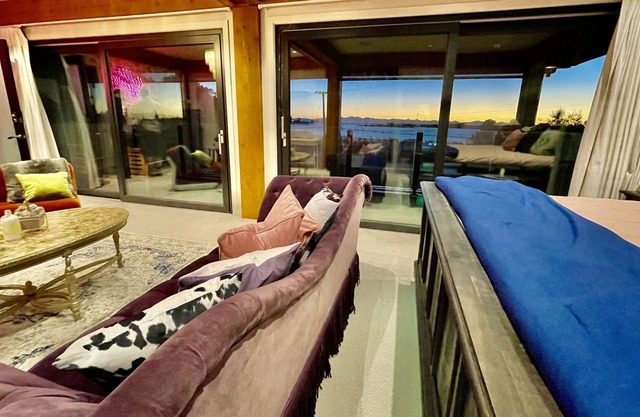 Penthouse w/Pool + Hot Tub