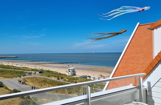 Soleado apartamento "Penthouse Windkracht 10" con vista al mar en Cadzand-Bad