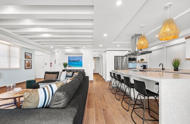An inviting and modern apartment close to the beach