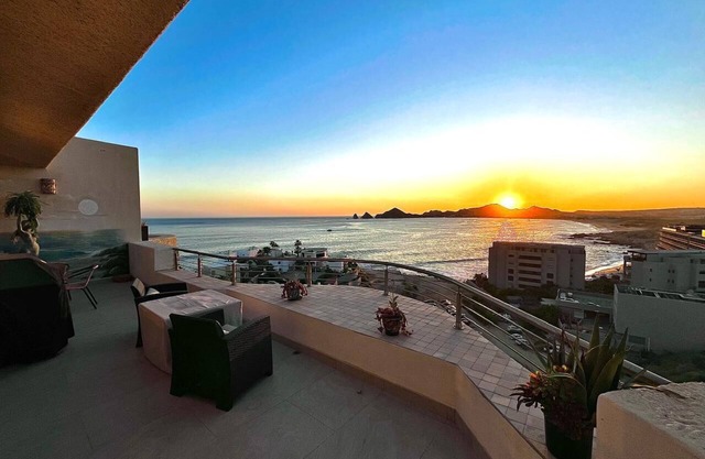 Penthouse with Million Dollar Los Cabos Arch Views.