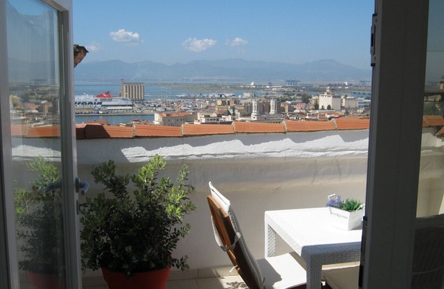 ÁTICO TODO INCLUIDO CON TERRAZA Y POSIBILIDAD DE APARCAMIENTO WI FI