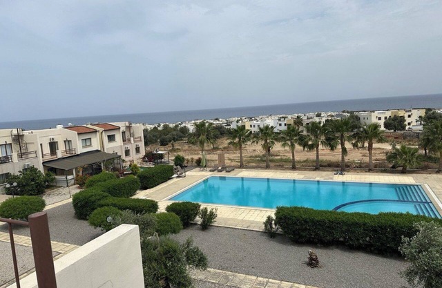 penthouse with rooftop, 2 balcony ocean & mountain view pool beachfront BBQ wifi