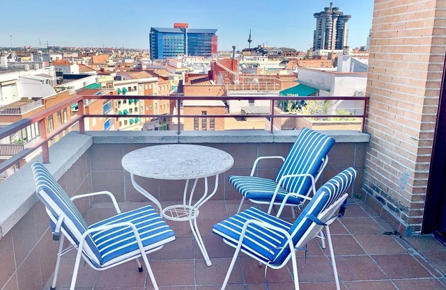 Ático con Terraza y Wifi gratis Zona Av. de América