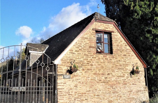 Penybont Barn, una acogedora conversión de granero junto al río en Llangorse, Brecon Beacons