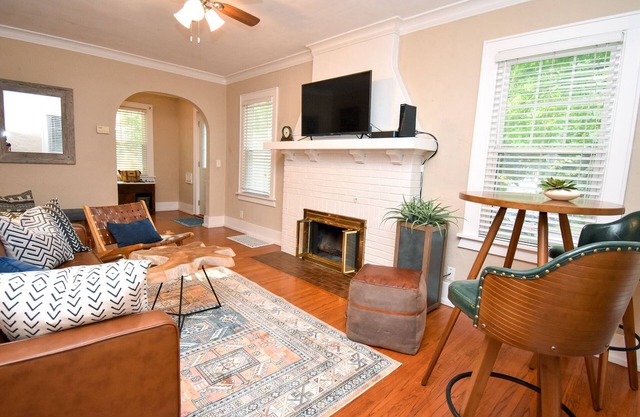 Peoria Heights Petite Charmer- A Block From it All!!