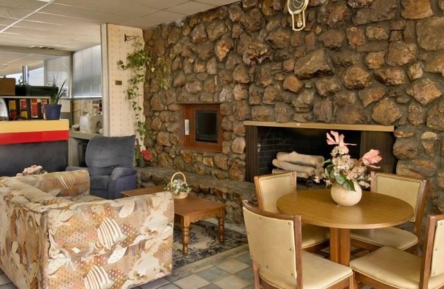 Peoria Inn