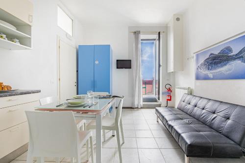 Pepita apartment , big window to the sea