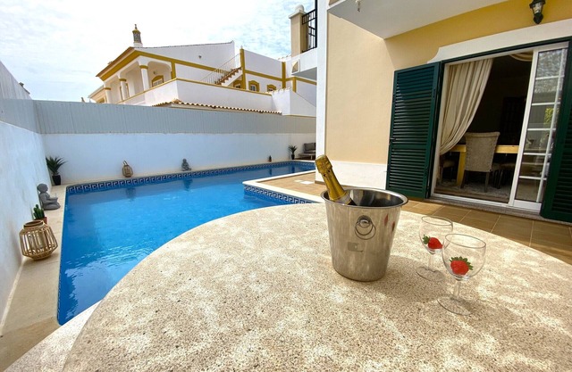 PÊRA AMAZING VILLA WITH POOL by HOMING