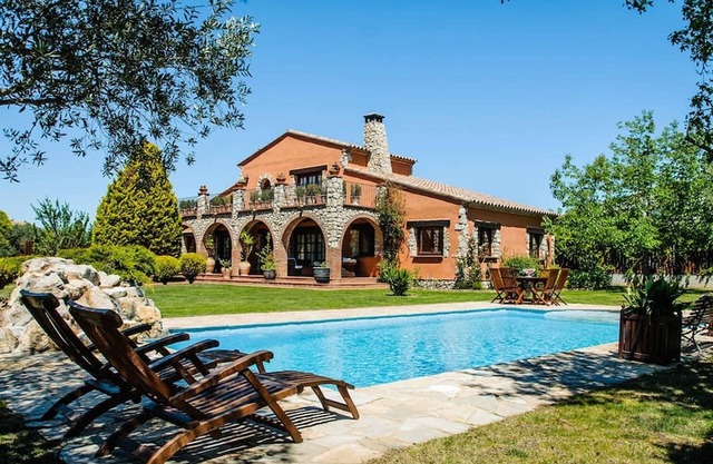 Villa ideal en Peralada con piscina privada y jardín fantástica con barbacoa !