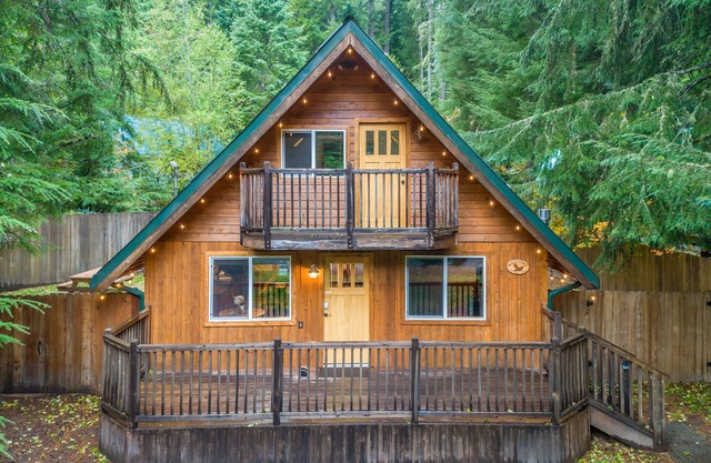 Perch - Juniper Cabin: Cozy A-Frame cabin w/ hot tub
