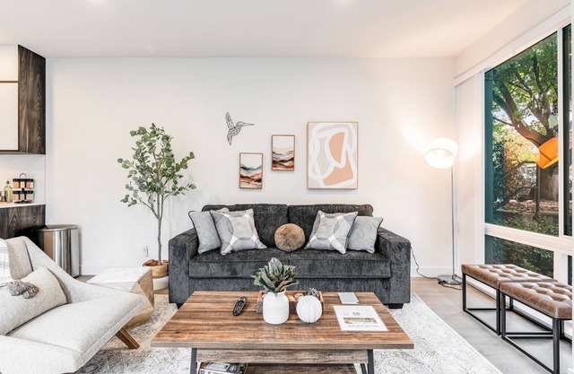 Perch - View on Franklin: Cozy 3 BR | Lake & Needle View | Fireworks