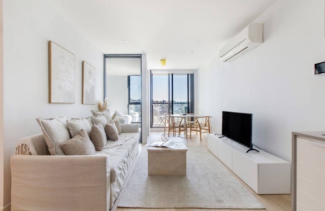 Perched on Parkville A Minimalist Retreat w Pool