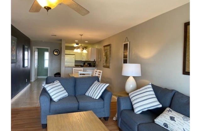 Perdido Bay Townhouse close to beach, pool access, two viewing decks!