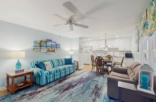 Perfect 2BR Getaway with partial A/C, Full Kitchen and Relaxing Patio