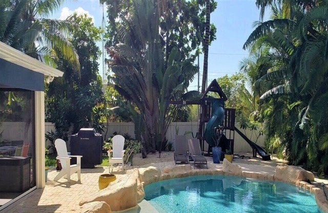 Perfect 4 bed 2.5 Bth Family Vacation Home w/ Pool