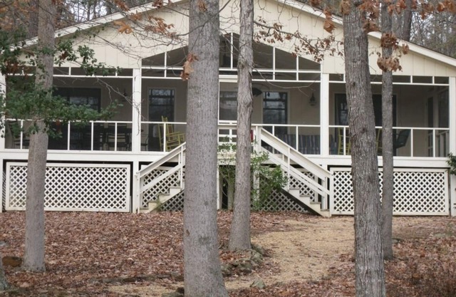 Perfecto 4 dormitorios Lake Cottage en Lake Gaston, Carolina del Norte
