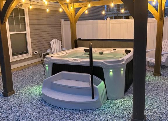 Perfect 5 Star Beach Block with Hot Tub