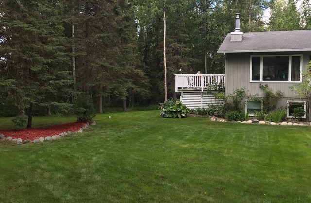 Perfecto retiro de Alaska en una gran propiedad aislada con garaje