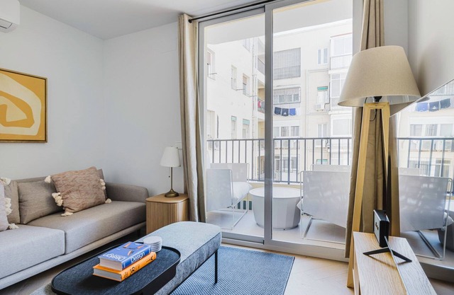 Perfect Bernabeu-Hispanoamerica 2BR w/ Doorman & Washer, by Blueground