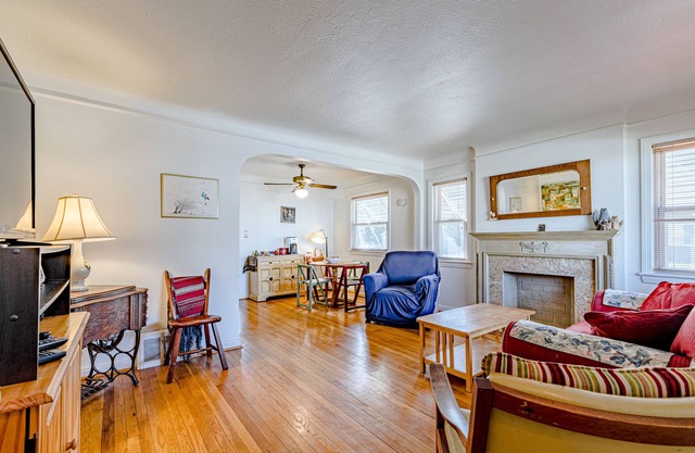 Perfect Cleveland 3BR House Westside Suburb Close to Everything Pet Friendly