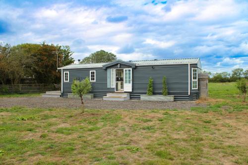 Perfect Couple Retreat, Puppy Lounge & Games Room