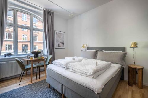 Perfect Couples Retreat in Urban Area