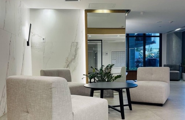 Perfect Cozy 2-Bedroom Condo with Pool & Gym