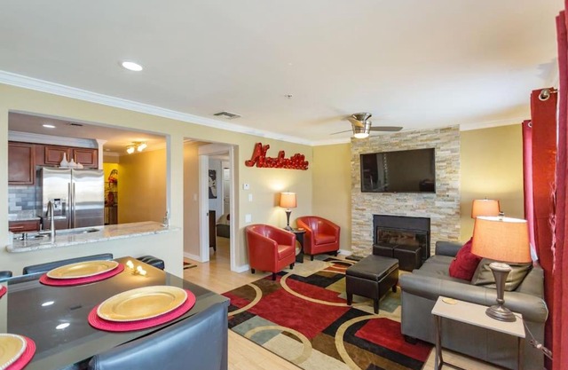 Perfect Downtown Nashville Location! On the River Lovely