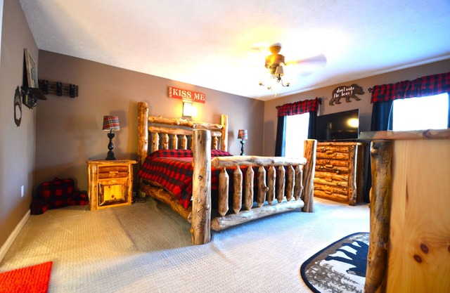 Fire Pit / Corn Hole / Shuffleboard / Community Pool / Deck / Pets Welcome!