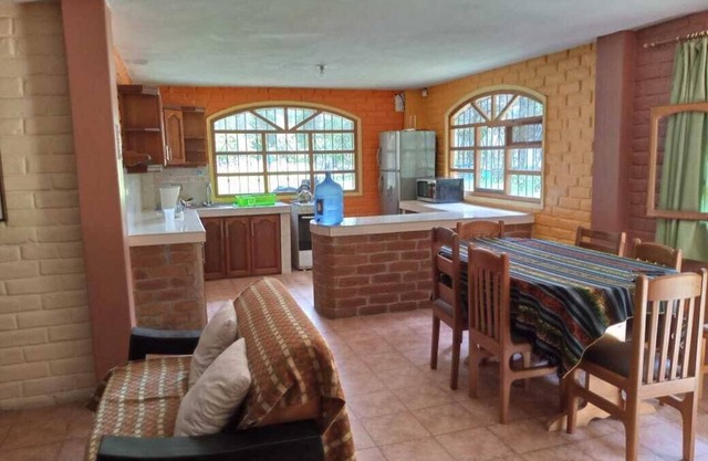 Perfect family house w/giant fruit garden and hammock space