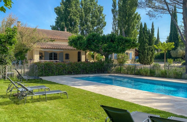 Bellamente restaurado, niño-amistoso, piscina calentada Cercada, enorme jardín, 15 p.