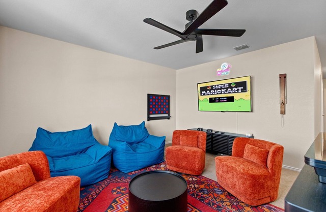 Perfect Family Escape! Hot Tub + Game Room Near 6 Flags, SeaWorld and Lackland