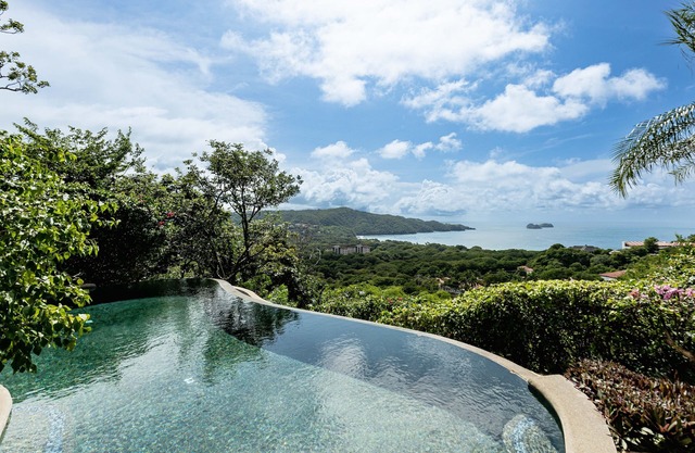 Perfect Family Home w/ Views of both Playa Hermosa and Playa Panama