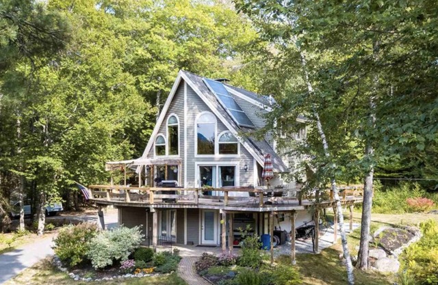 Perfect family retreat in the White Mts., Pool & Tennis Court, Dogs OK!