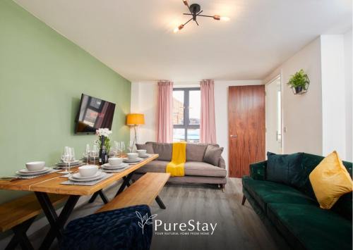 Perfect for Business Stays in Manchester - 5 Bedroom House By PureStay Short Lets & Serviced Accommodation