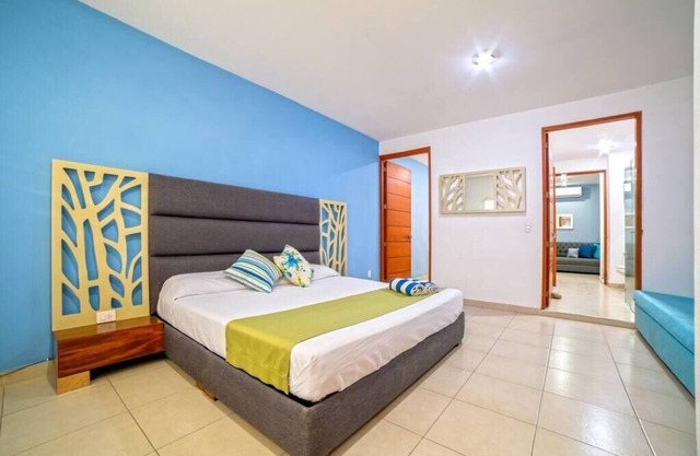 Cómodo estudio con alberca ideal para parejas!