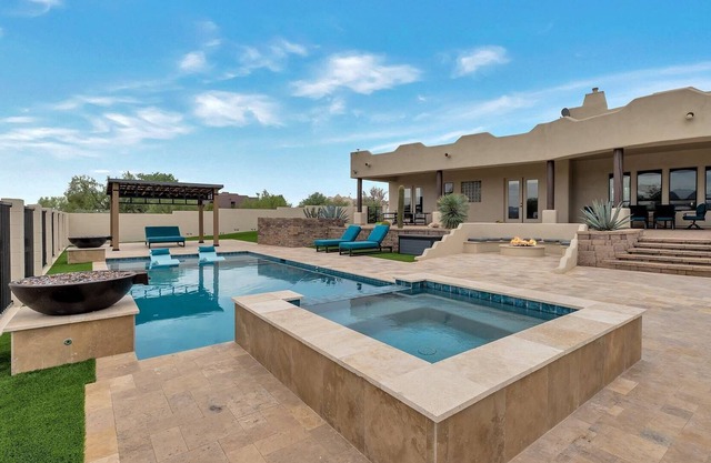 Perfect for families, Heated Pool & Spa, Basketball Court + Dog Friendly, Desert Paradise Views!